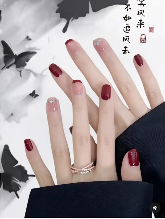 wear  a nail (美甲）